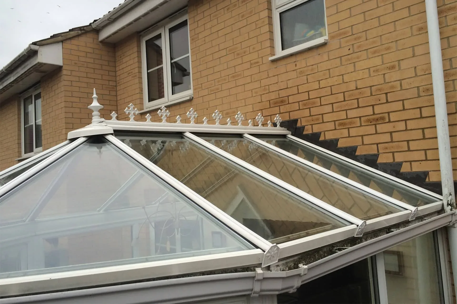 Professional conservatory cleaning by DMC Facilities Management